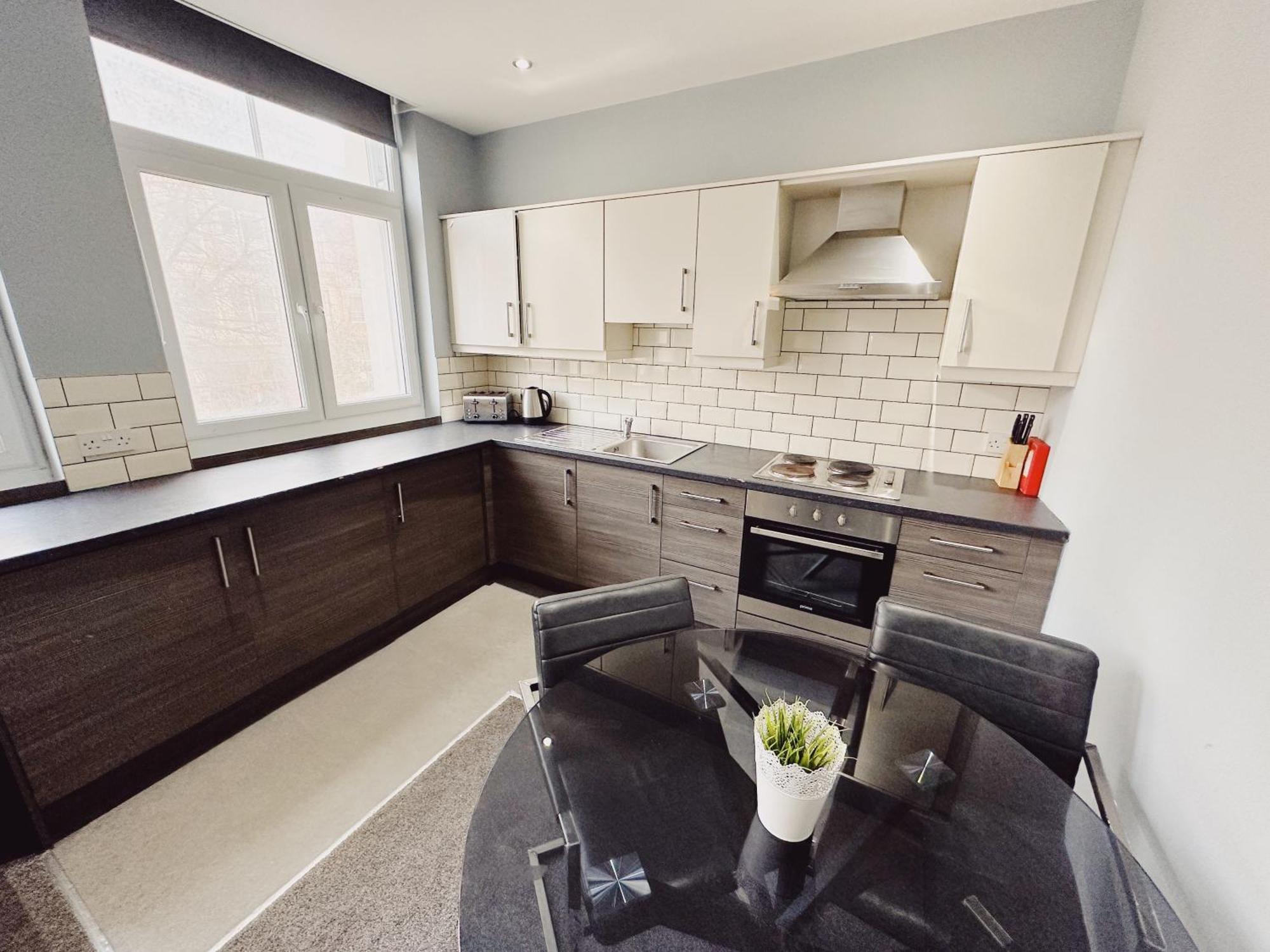 3 Bedroom Apartment In The Heart Of Newcastle - Modern - Sleeps 6 Exterior photo