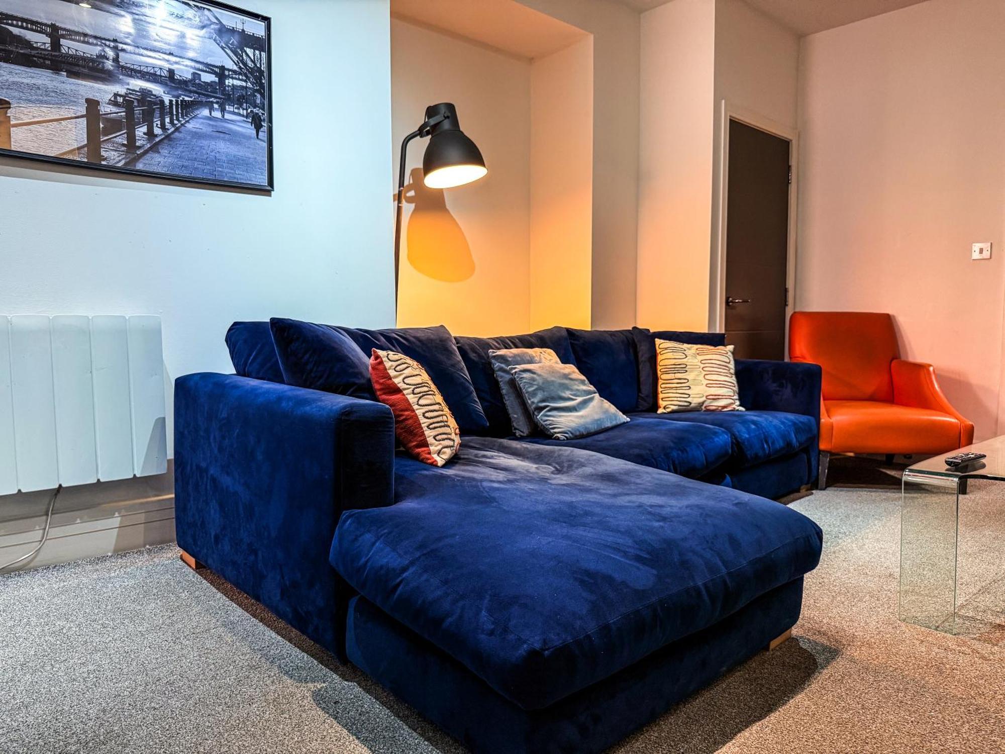 3 Bedroom Apartment In The Heart Of Newcastle - Modern - Sleeps 6 Exterior photo