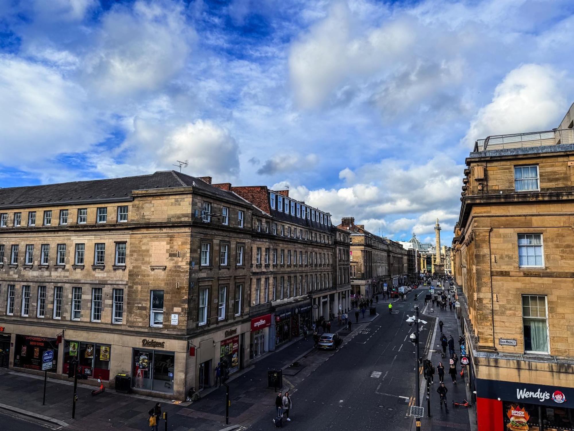 3 Bedroom Apartment In The Heart Of Newcastle - Modern - Sleeps 6 Exterior photo